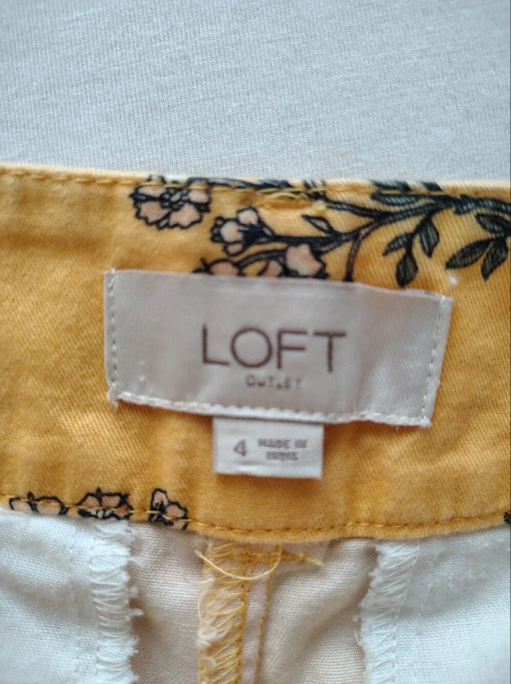 Loft Women’s Yellow Floral Shorts Size 4